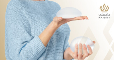 عملية تكبير الصدر بالسيليكون: دليل شامل للنتائج والمخاطر