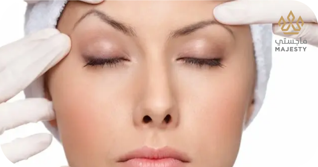 بوتكس رفع الحواجب في الرياض: دليلك للحصول على “عيون الثعلب”