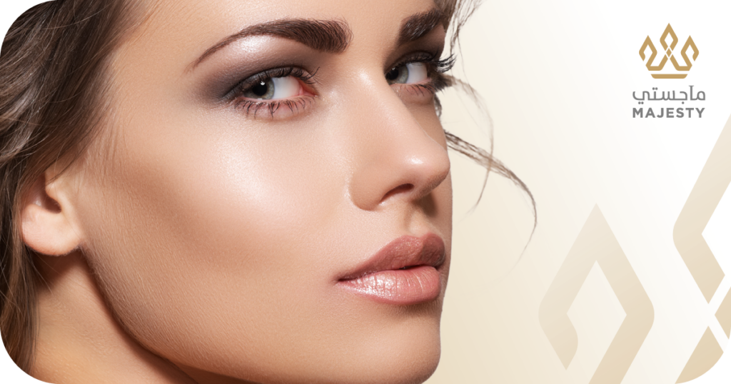 الفرق بين شفط اللغلوغ وشد الرقبة: كيف تعرفين الإجراء المناسب لكِ؟